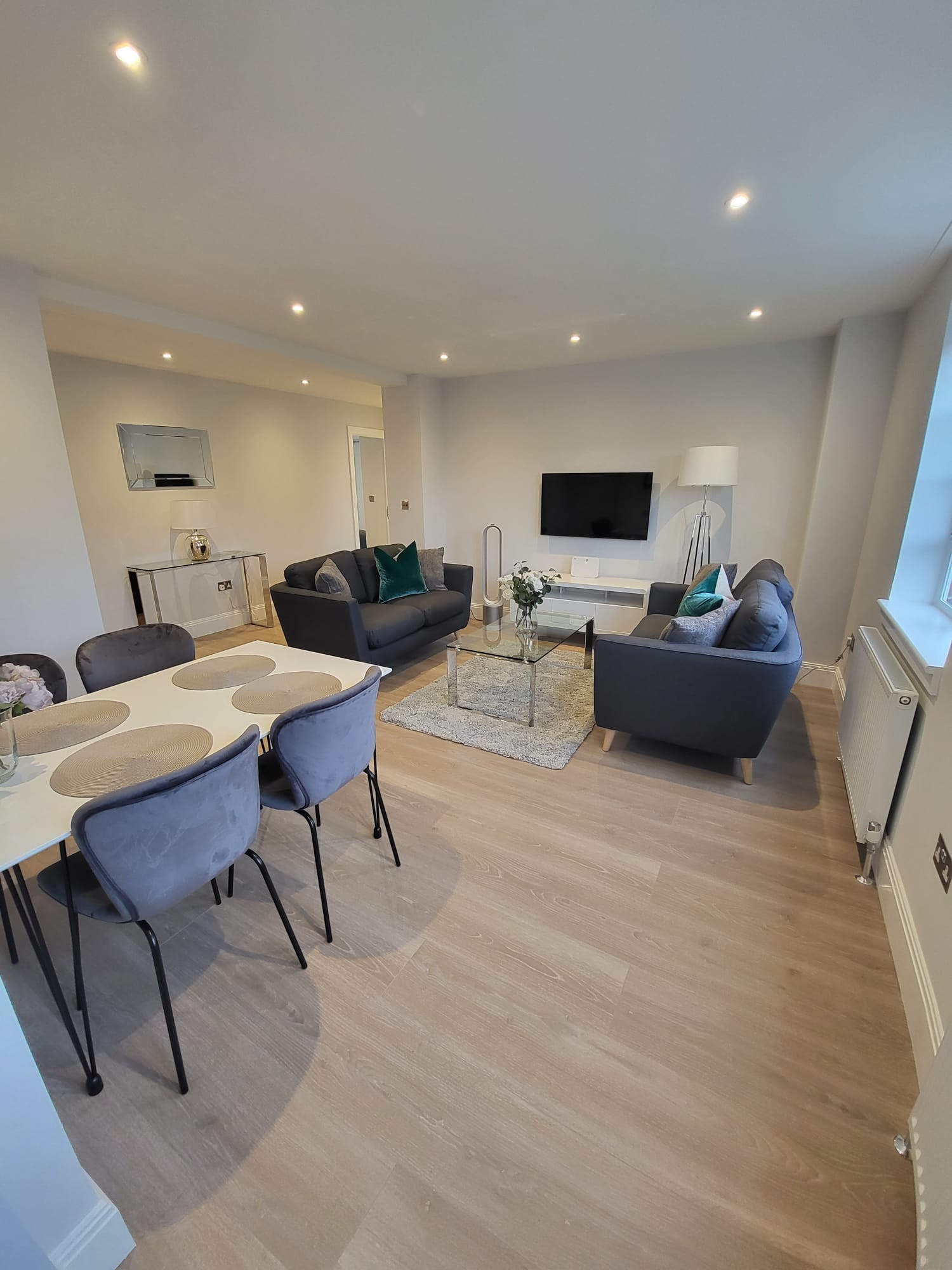 Full flat refurbishment with new bathroom, kitchen, flooring and heating by Maxfix in Chelsea