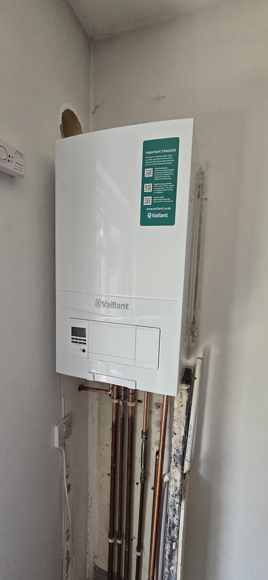 Vaillant ecoFIT boiler installation with new copper pipework by Maxfix in Twickenham