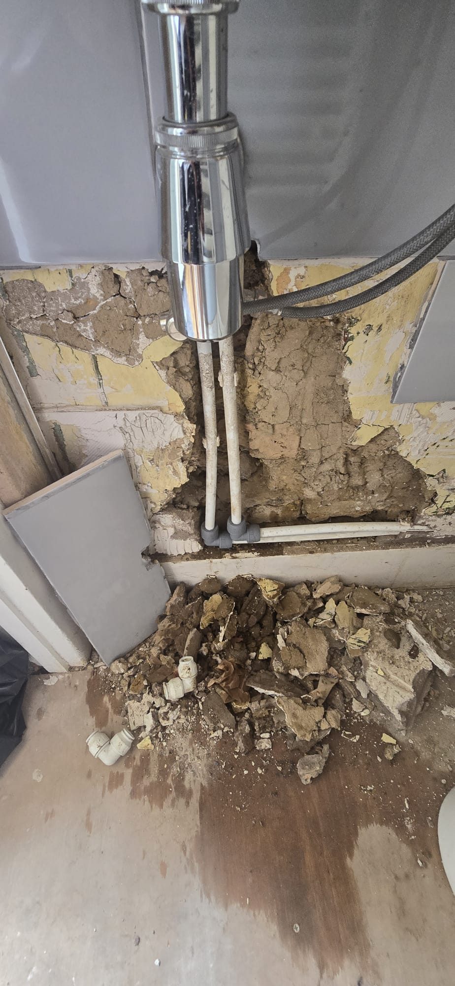Leak repair with renewed supply pipework and taps by Maxfix in SW4